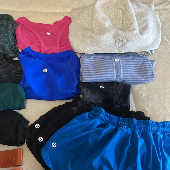 Lululemon 1-3 piece Mystery Box - Picture 3 of 12